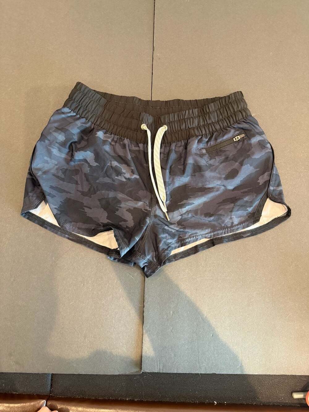 Vuori Clementine Shorts Size Small Black Camo Athletic Running